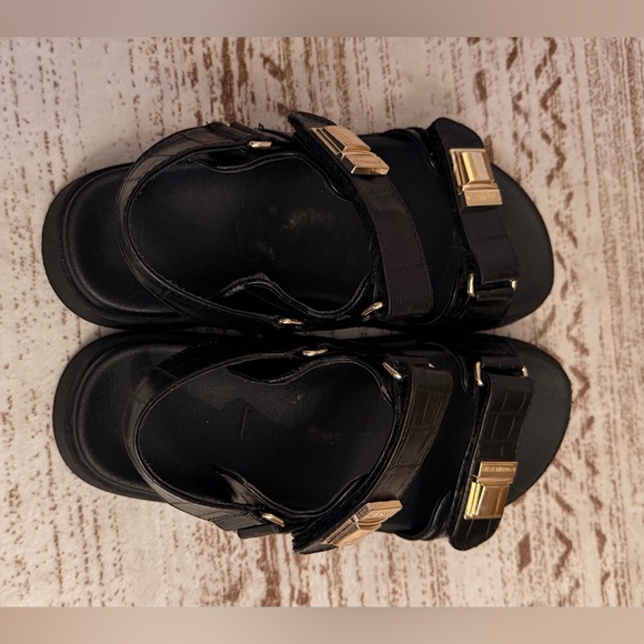 Black Sandals with Gold Accents Steve Madden - Picture 4 of 6